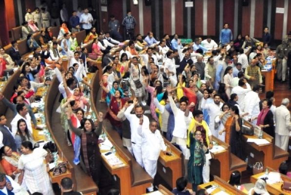 एमसीडी सदन में फिर हंगामा, स्टैंडिंग कमिटी के सदस्यों के चुनाव में फंसा पेंच 