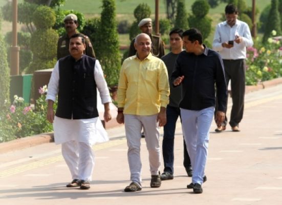 पूछताछ के लिए सीबीआई दफ्तर जाने से पहले सिसोदिया का भावुक संबोधन