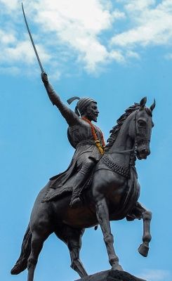 कर्नाटक में शिवाजी की प्रतिमा के उद्घाटन को लेकर कांग्रेस और बीजेपी में होड़