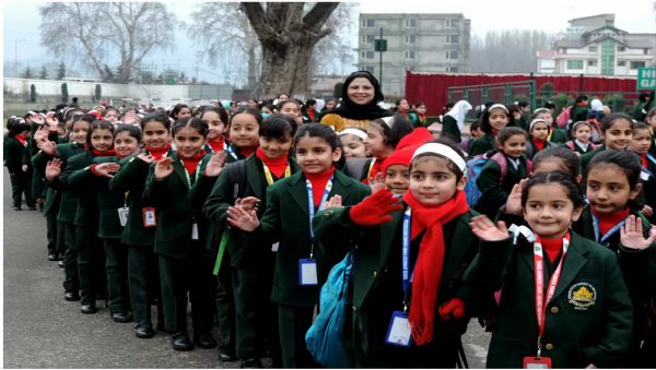 हिरण पर क्यों लादें घांस ?