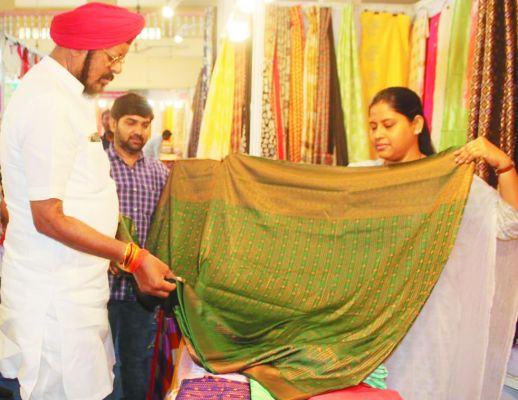 सिल्क एंड कॉटन एक्सपो की प्रदर्शनी है आकर्षण का केन्द्र 