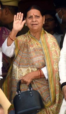 सीबीआई ने पटना में राबड़ी देवी के आवास पर मारा छापा