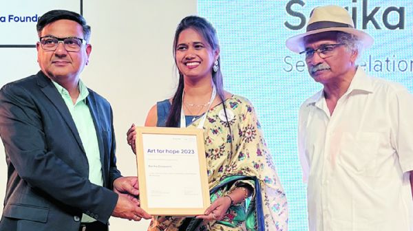 आर्ट फॉर होप में ग्रेट अचीवमेंट सारिका गोस्वामी की प्रस्तुति
