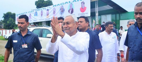निशाने पर लालू परिवार, क्या फिर साथ छोड़ेंगे नीतीश कुमार