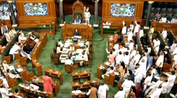 लोक सभा की कार्यवाही दिन भर के लिए स्थगित, तीसरे दिन भी जारी रहा हंगामा