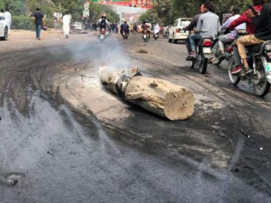 इमरान ख़ान के गिरफ़्तारी अभियान में लाशें नहीं गिराना चाहते: पंजाब के कार्यवाहक सूचना मंत्री आमिर मीर