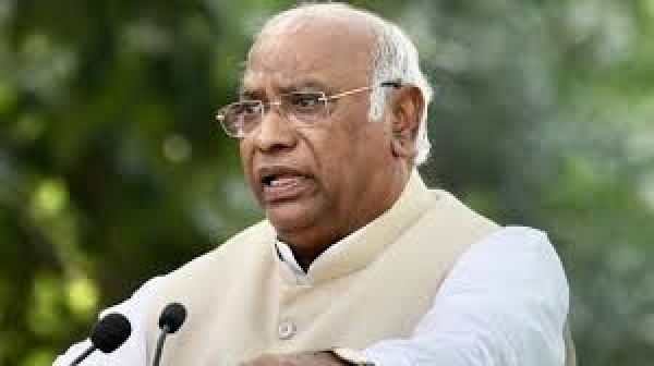 लोकसभा में राहुल के बोलने के लिए मंगलवार का समय मांगा है: खरगे