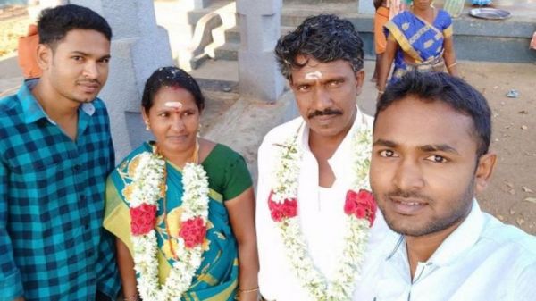 जब बेटों ने कराई विधवा मां की शादी, कहा, 'मां को भी साथी की ज़रूरत है'