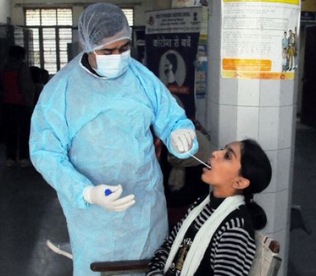 भारत में 24 घंटे में 699 नए कोविड मामले, दो मौतें