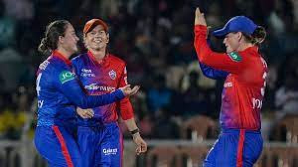 WPL के फ़ाइनल में पहुंची दिल्ली कैपिटल्स, आख़िरी लीग मैच में यूपी वॉरियर्स को हराया