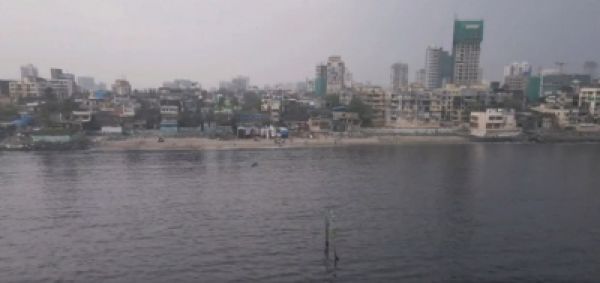 राज ठाकरे की धमकी के 12 घंटे बाद बीएमसी ने गिराई अवैध दरगाह