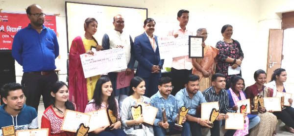 बैंक ऑफ बड़ौदा रायपुर मेधावी विद्यार्थी सम्मान