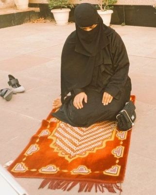 सार्वजनिक स्थान पर नमाज अदा करने पर एआईएमआईएम नेता के खिलाफ केस