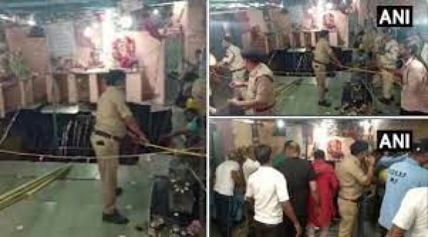 इंदौर के मंदिर में पुरातन बावड़ी की छत धंसी, 25 लोगों के गिरने की आशंका