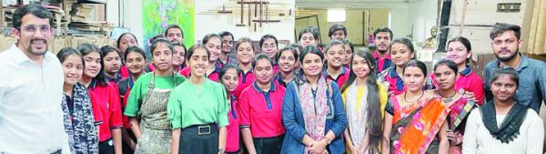 मैक विद्यार्थियों ने आर्ट वर्कशॉप डी-आर्ट वेंचर का किया भ्रमण