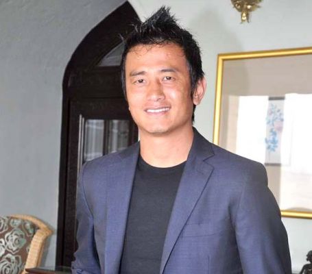 छोटी छोटी खुशियों के क्षण निकले जाते रोज जहां