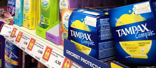 सुप्रीम कोर्ट: लड़कियों के स्कूलों में मिलें सैनिटरी पैड