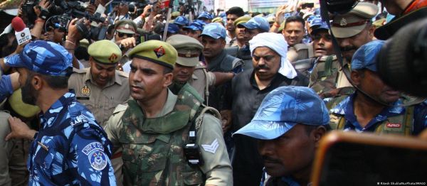 उत्तर प्रदेश: आधे विधायकों के खिलाफ दर्ज हैं आपराधिक मामले