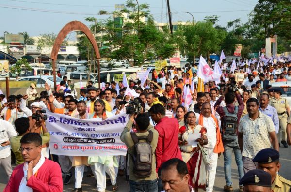 कनक तिवारी लिखते हैं-आदिवासी का धर्म क्या है?