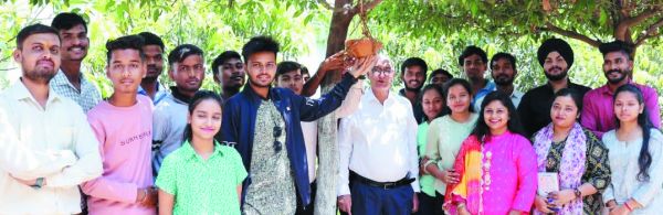 श्री रावतपुरा सरकार ट्रस्ट ने पक्षियों का जीवन बचाने चलाया अभियान