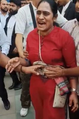 दिल्ली के साकेत कोर्ट में फायरिंग, महिला घायल