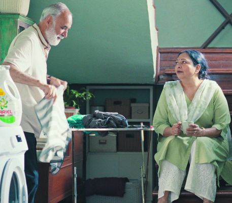 घरेलू समानता पर बनी एरियल की नयी फिल्म दर्शाती है दंपतियों को साथ रहना है, तो साथ देना भी है