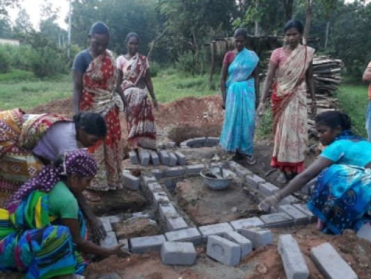 झारखंड में 50 हजार 'रानी मिस्त्रियों' ने पुरुषों के वर्चस्व वाले पेशे में गाड़ा झंडा