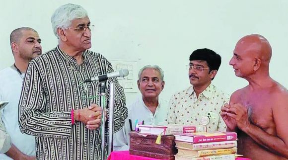 सिंहदेव ने आचार्यश्री से लिया आशीर्वाद