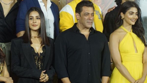 'सलमान, दिक़्क़त लड़कियों के कपड़े में नहीं, लड़कों की नज़र में है'