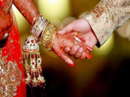 बिहार : दुल्हन को छोड़ दुल्हे ने साली संग लिए सात फेरे