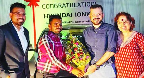 मंगलम हुण्डई में पहली आयोनिक-5 कार की डिलीवरी