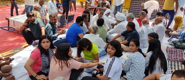 बढ़ती जा रही धरने पर बैठे पहलवानों की मुश्किलें