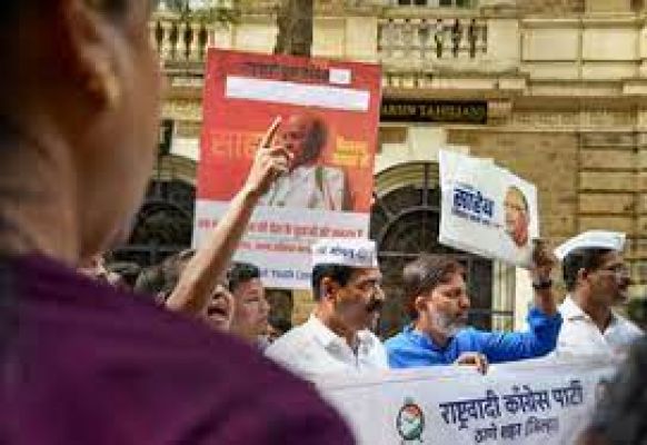 महाराष्ट्र : राकांपा की समिति ने पार्टी का अध्यक्ष पद छोड़ने के शरद पवार के फैसले को खारिज किया