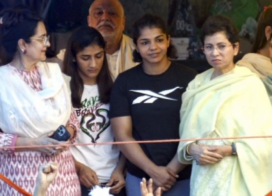 कांग्रेस ने अनुराग ठाकुर पर बोला हमला, नैतिकता पर उठाए सवाल