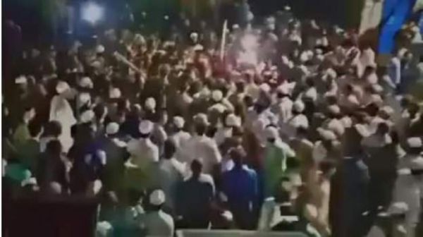 पाकिस्तान में ईशनिंदा के आरोप में मस्जिद के इमाम की पीट-पीट कर हत्या