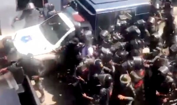 इमरान खान को इस्लामाबाद हाईकोर्ट के बाहर से किया गया गिरफ्तार