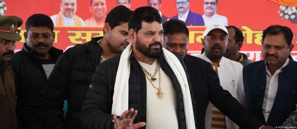 बृजभूषण शरण सिंह को कौन बचा रहा है- कानून या राजनीति