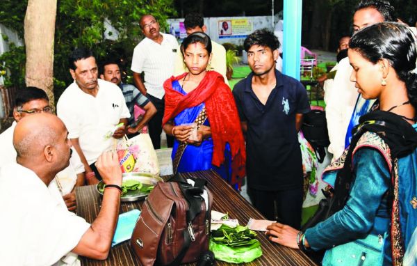 बालकोनगर अवधूत आश्रम में जरूरतमंदों  को दी गई मिर्गी की दवा और जागरूकता