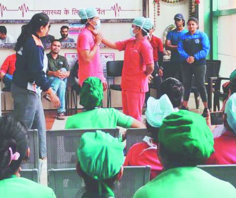 ओम हॉस्पिल में महिलाओं ने सीखी आत्म सुरक्षा 