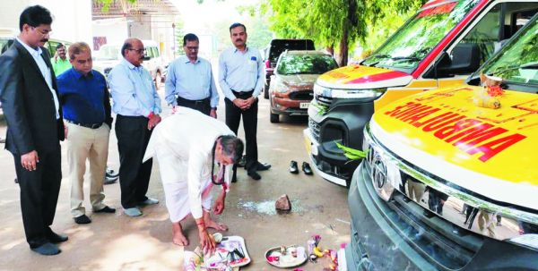 एनएमडीसी अपोलो में दो बेसिक लाईफ सपोर्ट एम्बुलेंस का शुभारंभ 