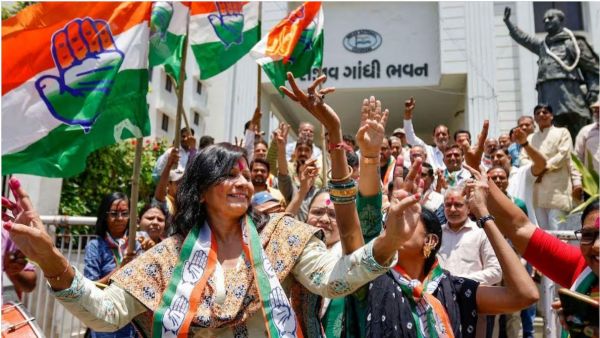 कनक तिवारी लिखते हैं- कर्नाटक एक स्थितिप्रज्ञ आकलन