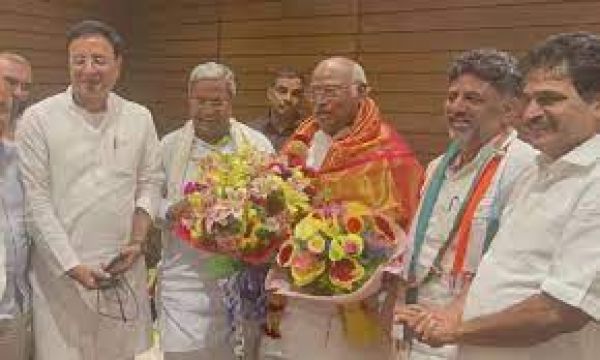 कर्नाटक : खरगे को रिपोर्ट सौंपेंगे कांग्रेस के पर्यवेक्षक