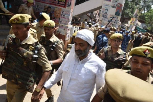 बरेली जेल में बंद रहे अशरफ के साथ अवैध रूप से बैठक करने पर नौ के खिलाफ चार्जशीट दाखिल