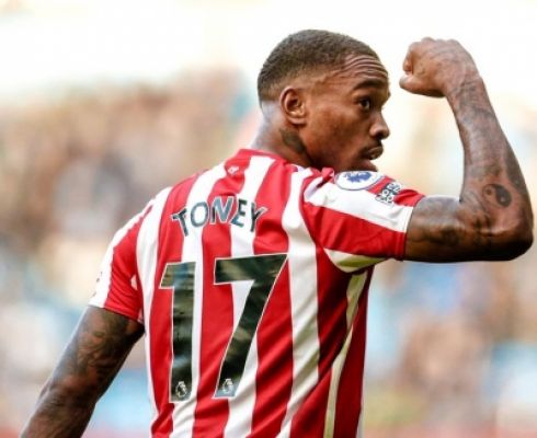 ब्रेंटफोर्ड के इंग्लैंड स्ट्राइकर टोनी पर आठ महीने का लगा बैन