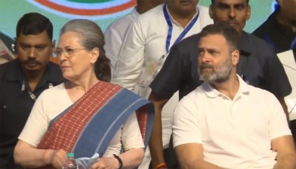 कांग्रेस, करप्शन और कॉम्पटिशन का आरोप लगा कर भाजपा ने सोनिया, राहुल पर साधा निशाना