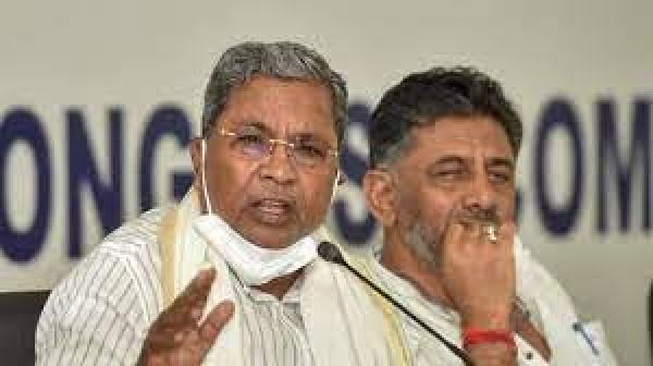 मंत्रिमंडल के गठन पर चर्चा और वरिष्ठ नेताओं को न्यौता देने के लिए दिल्ली पहुंचे सिद्धरमैया, शिवकुमार
