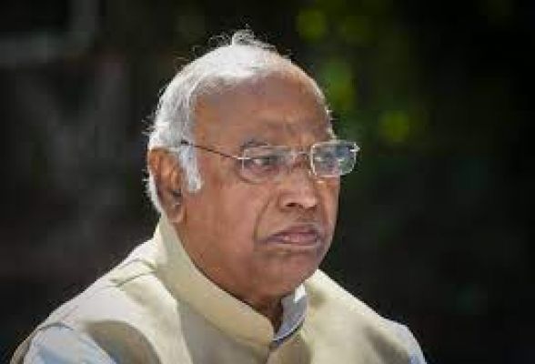 नोटबंदी पर पर्दा डालने के लिए की गई ‘दूसरी नोटबंदी’, निष्पक्ष जांच होनी चाहिए : खरगे