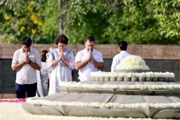 सोनिया व खड़गे ने पुण्यतिथि पर राजीव गांधी को दी श्रद्धांजलि