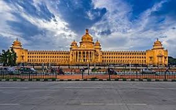 नवनिर्वाचित प्रतिनिधियों के शपथ ग्रहण के साथ शुरू हुआ कर्नाटक की 16वीं विधानसभा का पहला सत्र