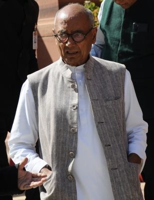 बुरहानपुर में अल्पसंख्यक नेता पर भड़के दिग्विजय सिंह